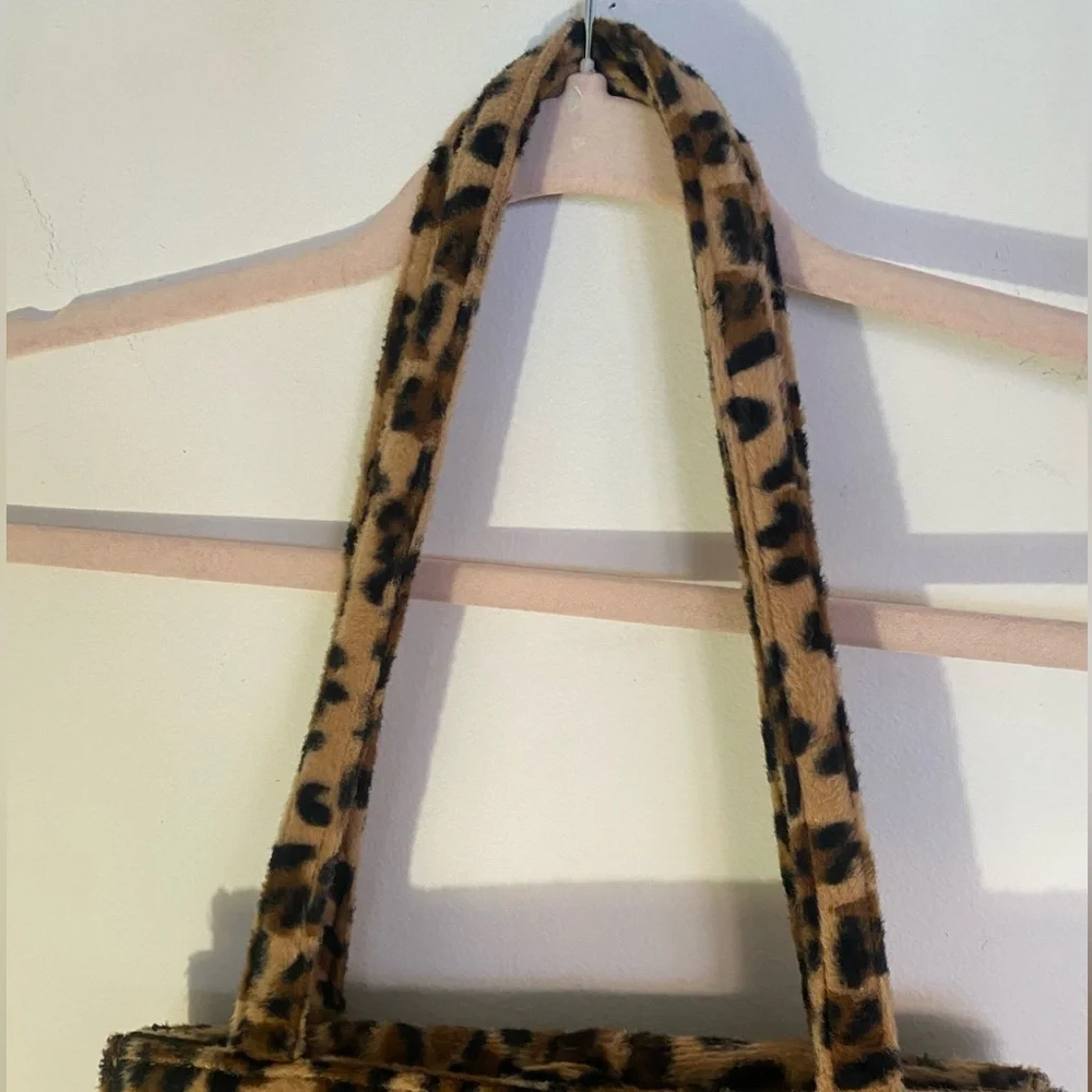 Y2K Fuzzy Cheetah Print Purse - Picture 4 of 4